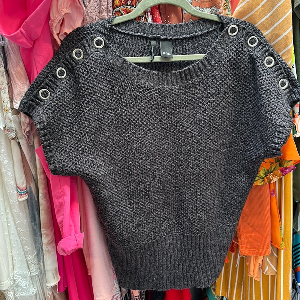 Like new. New Directions heather gray sweater size Small!